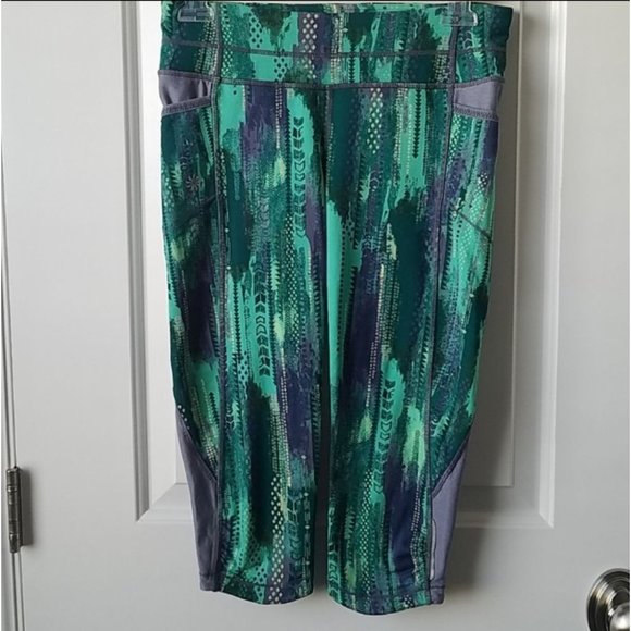 ATHLETA Be Free Knicker Arrow Catalina Cap… - Picture 2 of 6